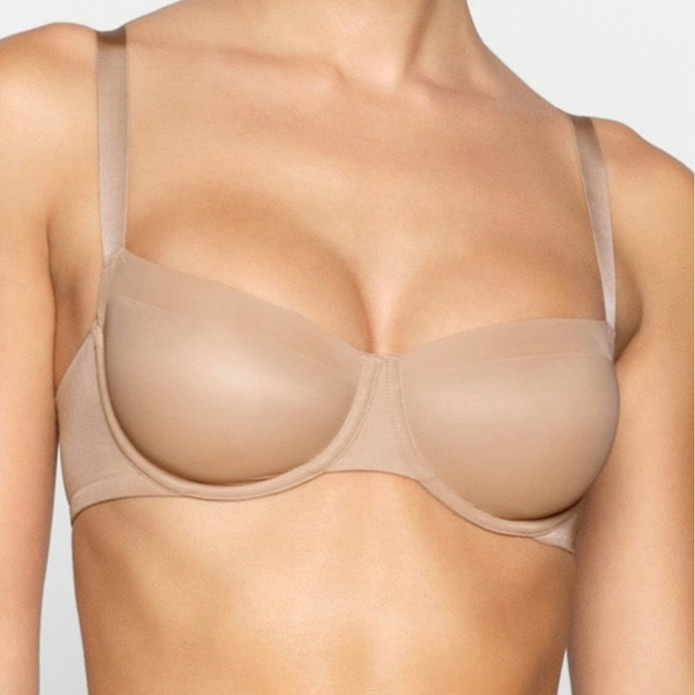 Skims No Show Molded Unlined Balconette Clay Size